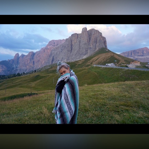 Meet your Posher, Ellen - Picture 2 of 8